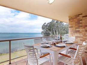 3 'Pelican Sands', 83 Soldiers Point Rd - stunning waterfront unit with magical water views & air conditioning, Soldiers Point